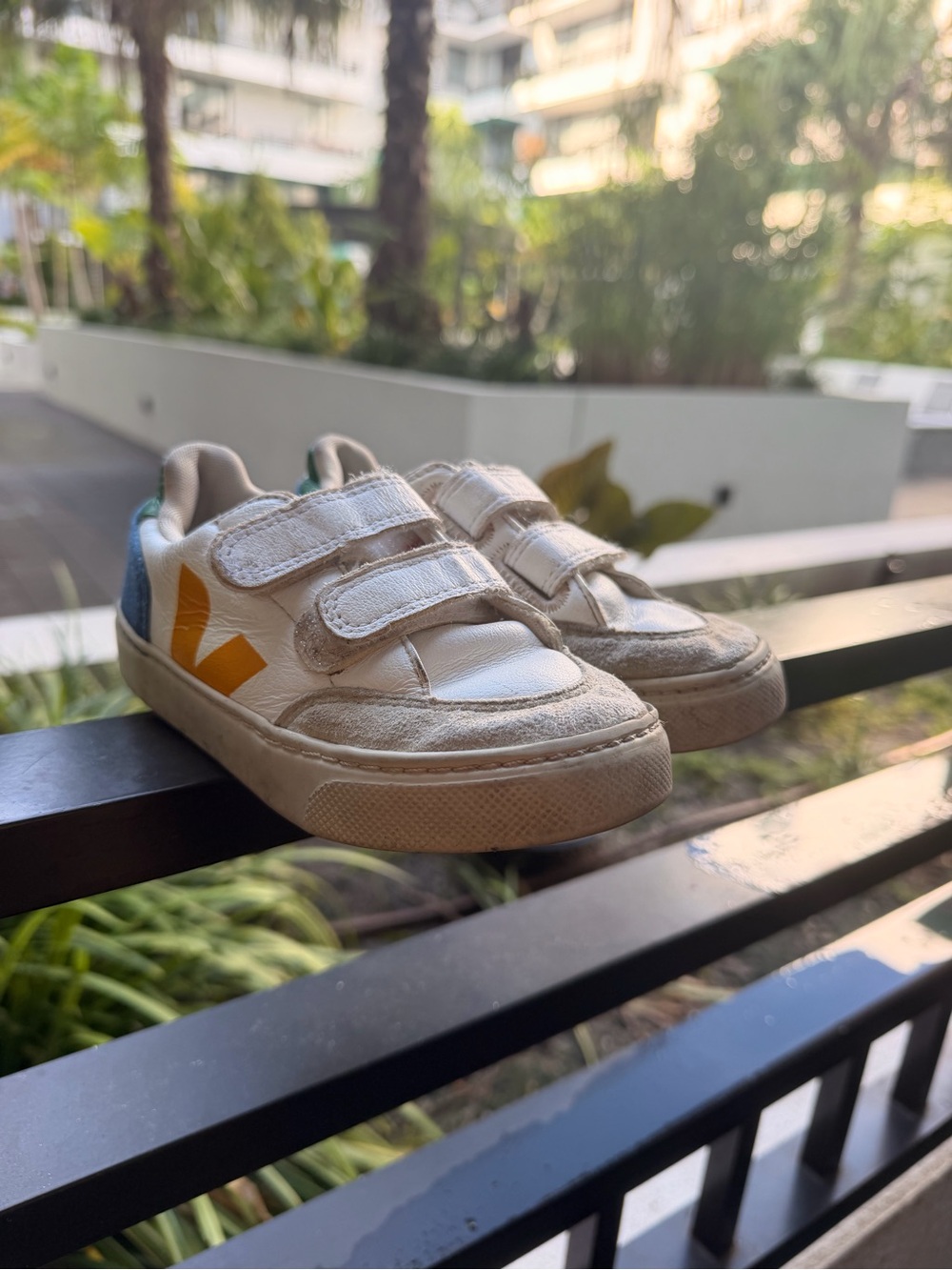 Veja kids boys girls 10 size sneakers Velcro